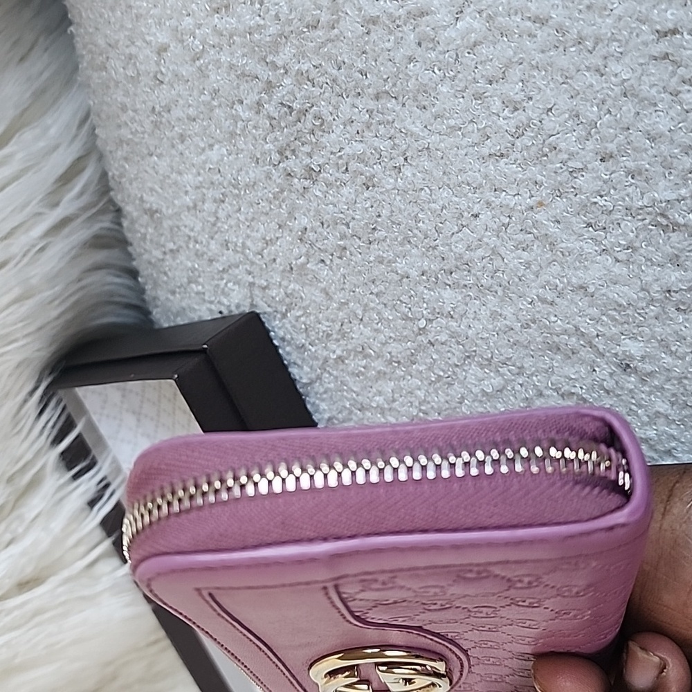 Gucci Lilac Embossed Wallet - Picture 4 of 11
